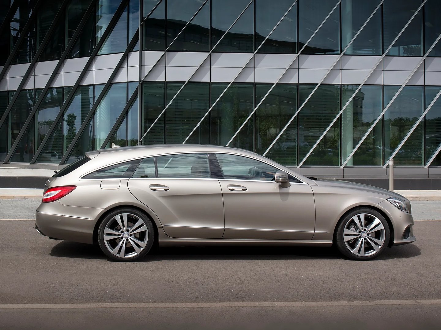 Mercedes_CLS_2_generation_restyling__Estate_5-door__10.jpg