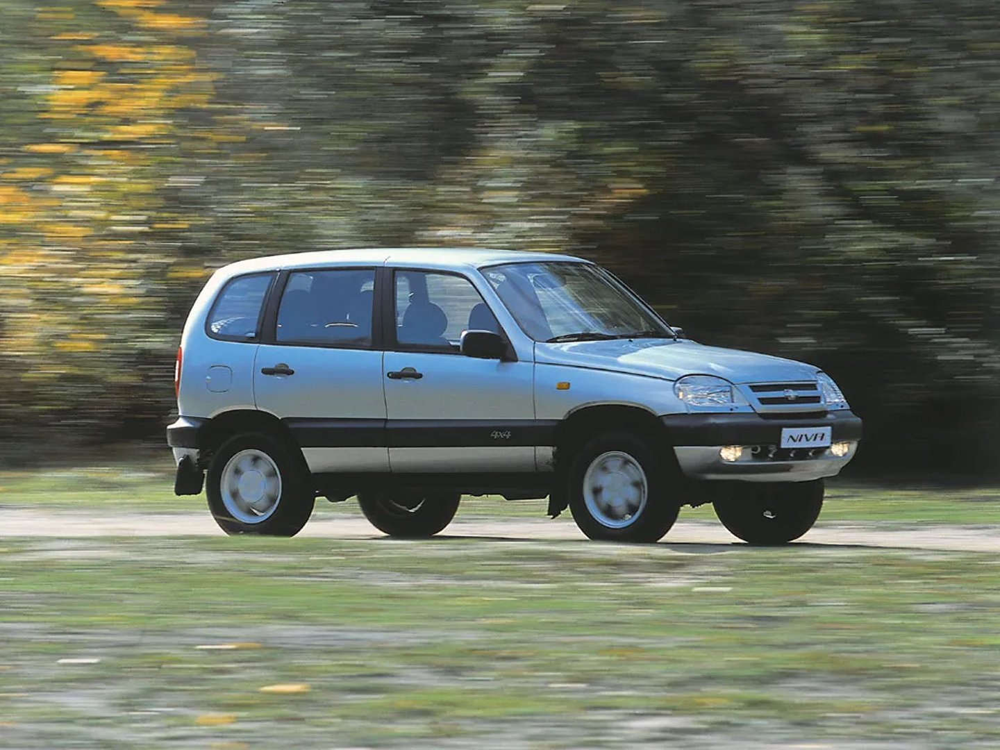 Chevrolet_Niva_1_generation__SUV_5-doors__6.jpg