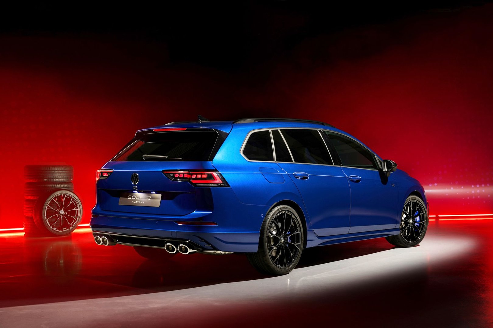 volkswagen_Golf_R_8_generation_restyling__Estate_5-door__16.jpg