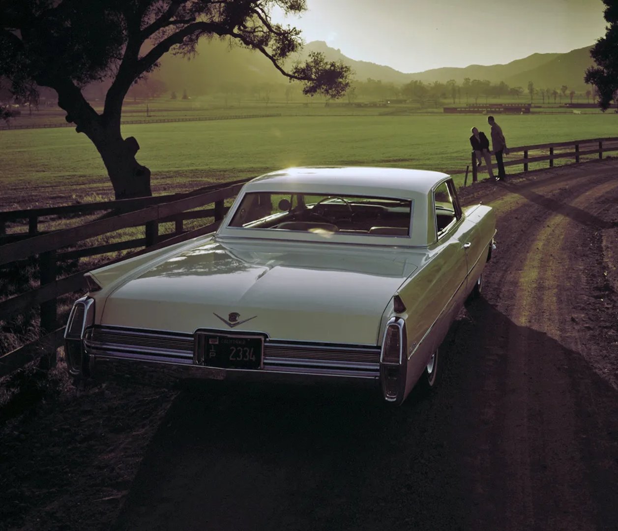 Cadillac_Series_62_7_generation__Coupe_Hardtop__1.jpg