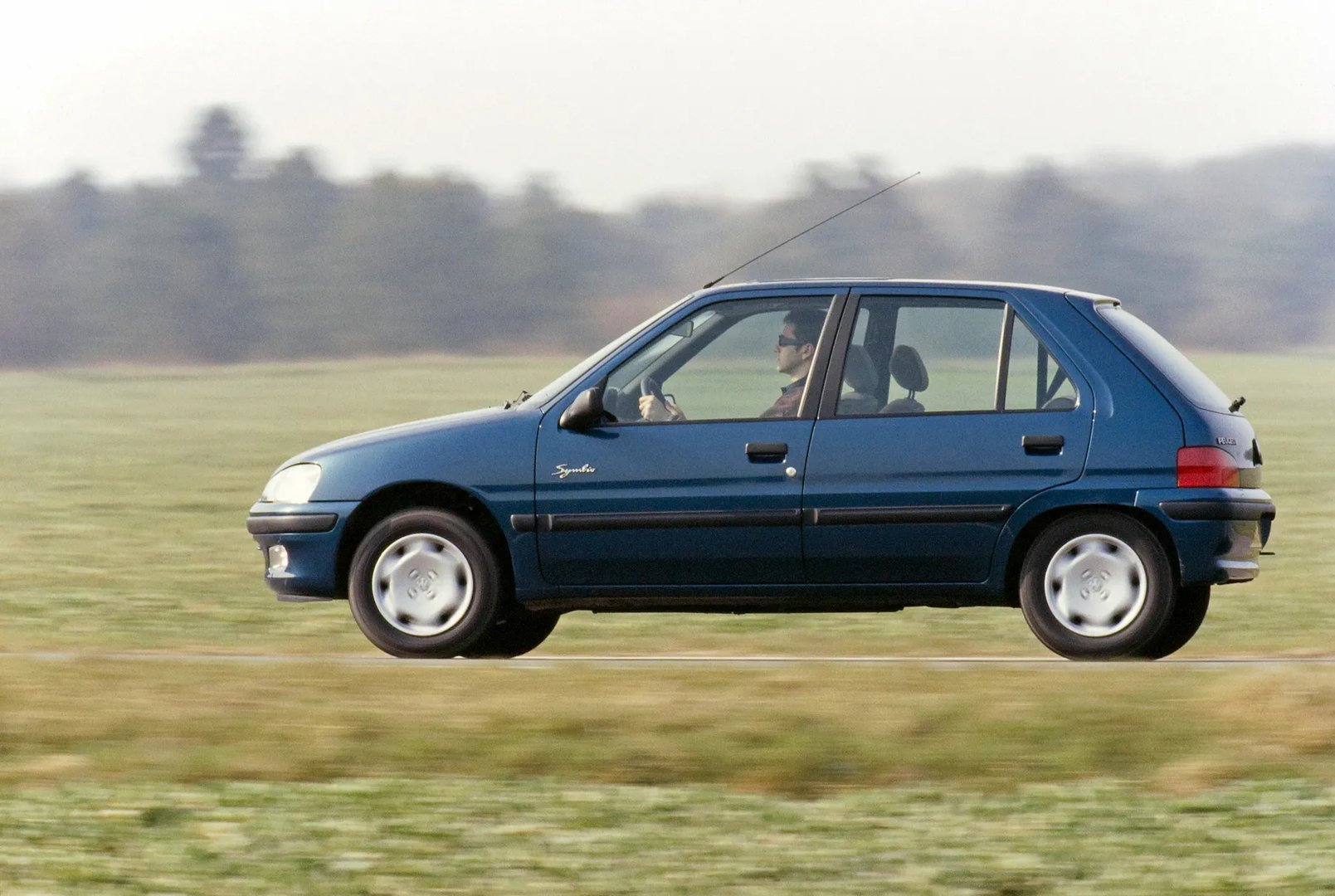 Peugeot_106_1_generation_restyling__Mini_5-doors__2.jpg