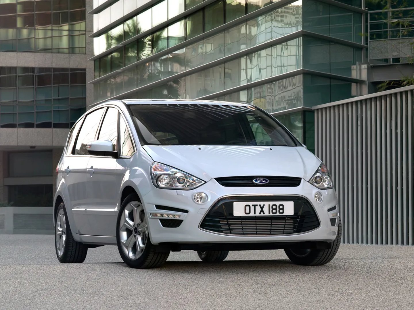 Ford_S-MAX_1_generation_restyling__Minivan__5.jpg