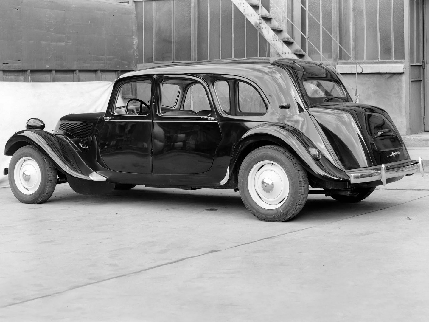 Citroen_Traction_Avant_1_generation__Estate_5-door__4.jpg