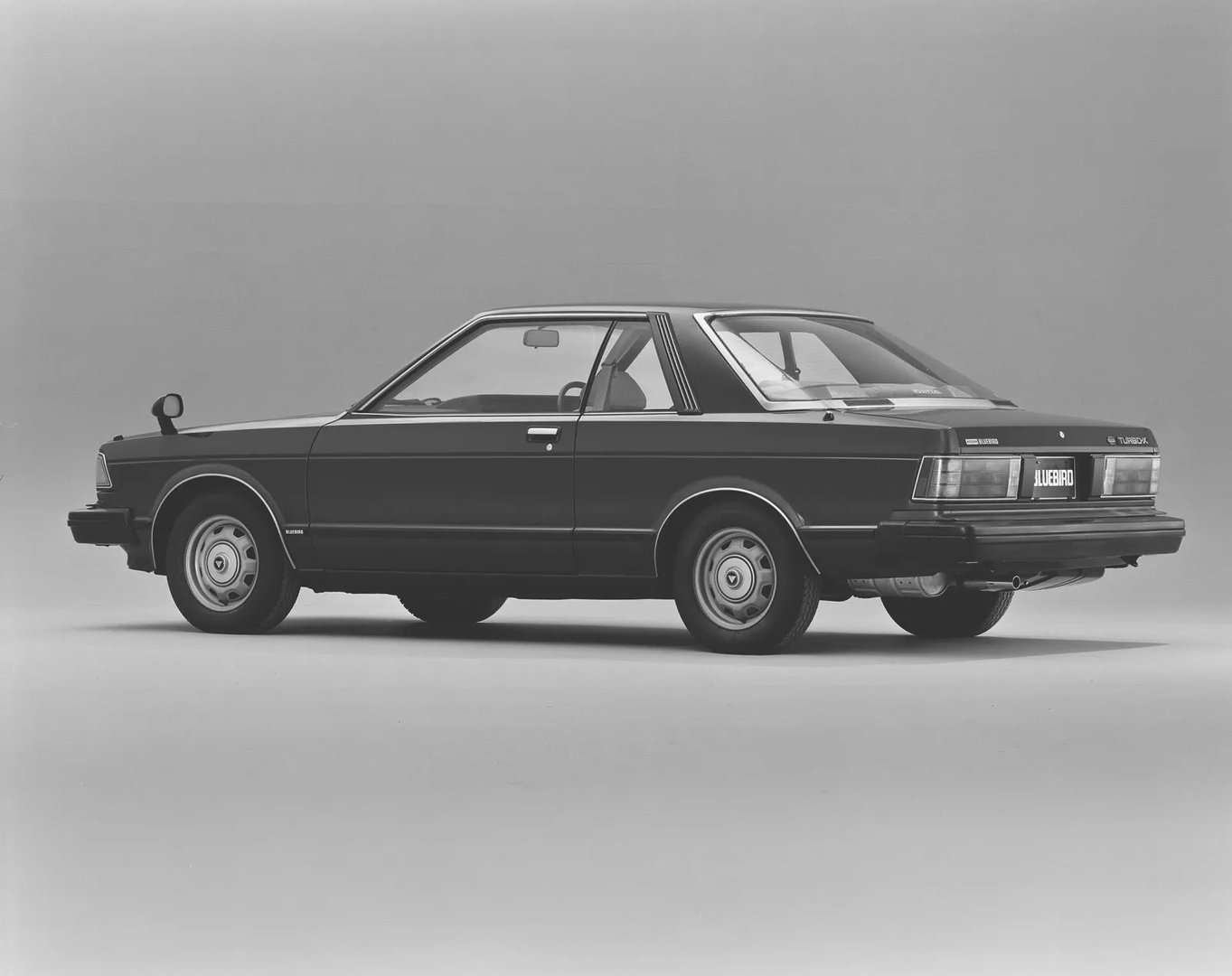 Nissan_Bluebird_6_generation__Coupe__6.jpg
