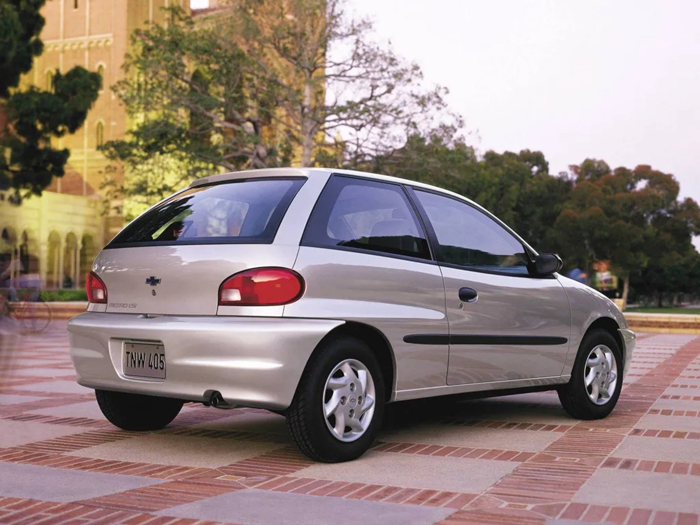 Chevrolet_Metro_1_generation__Mini_3-doors__3.jpg