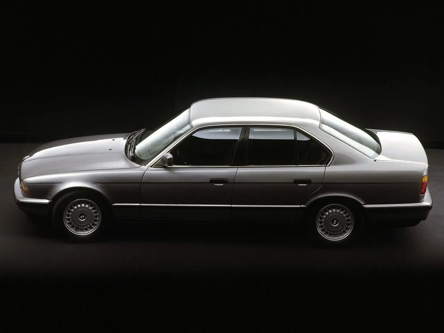BMW_5_series_3_generation__Sedan__13.jpg