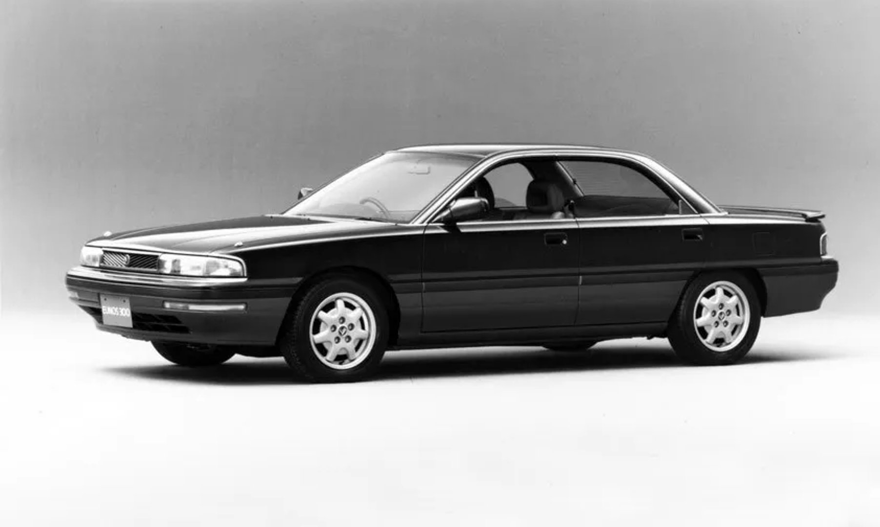 Mazda_Eunos_300_1_generation__Sedan__2.jpg