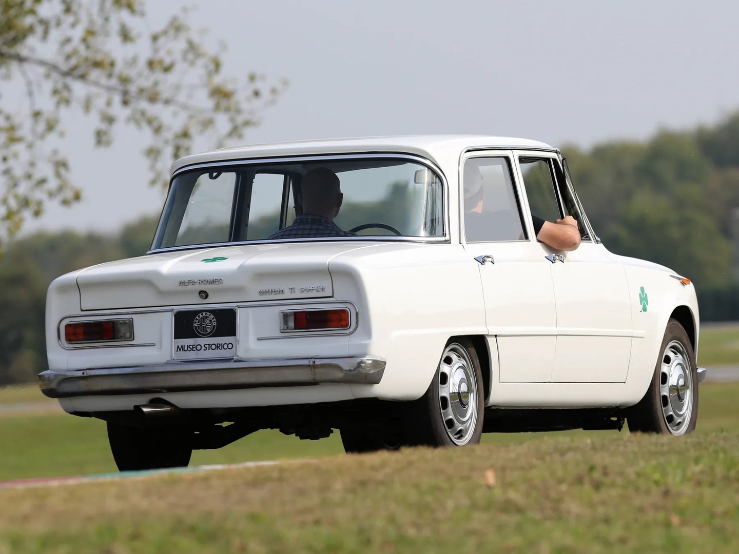 Alfa Romeo_Giulia_1_generation__Sedan__3.jpg