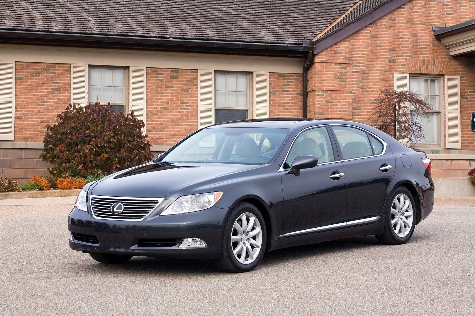 Lexus_LS_4_generation__Sedan_Long__1.jpg