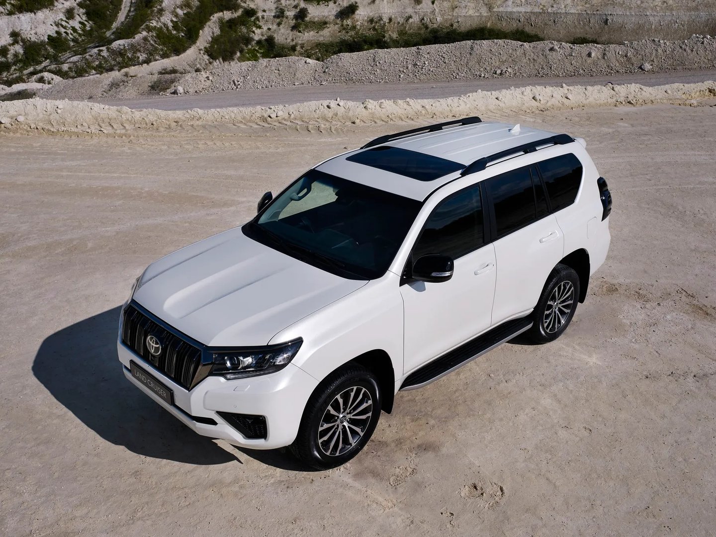 Toyota_Land_Cruiser_4_generation_restyling_3__SUV_5-doors__1.jpg