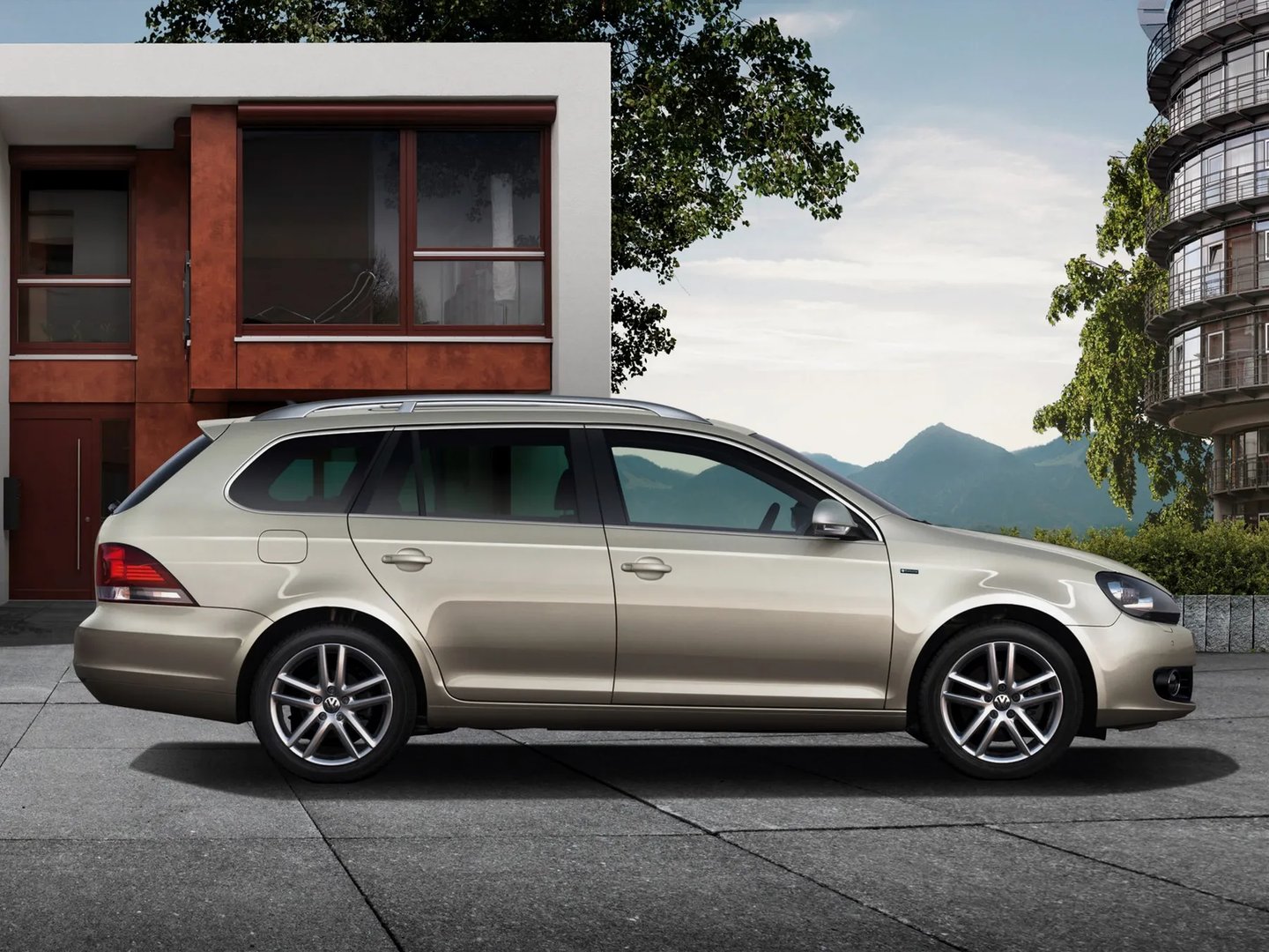 Volkswagen_Golf_6_generation__Estate_5-door__3.jpg