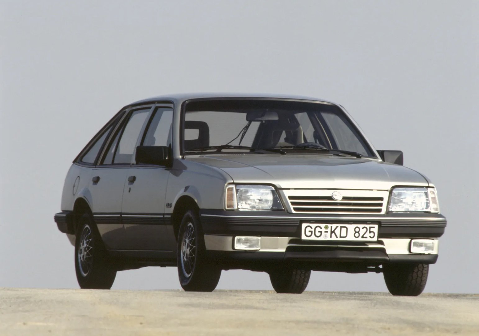 Opel_Ascona_3_generation__Hatchback_5-door__5.jpg