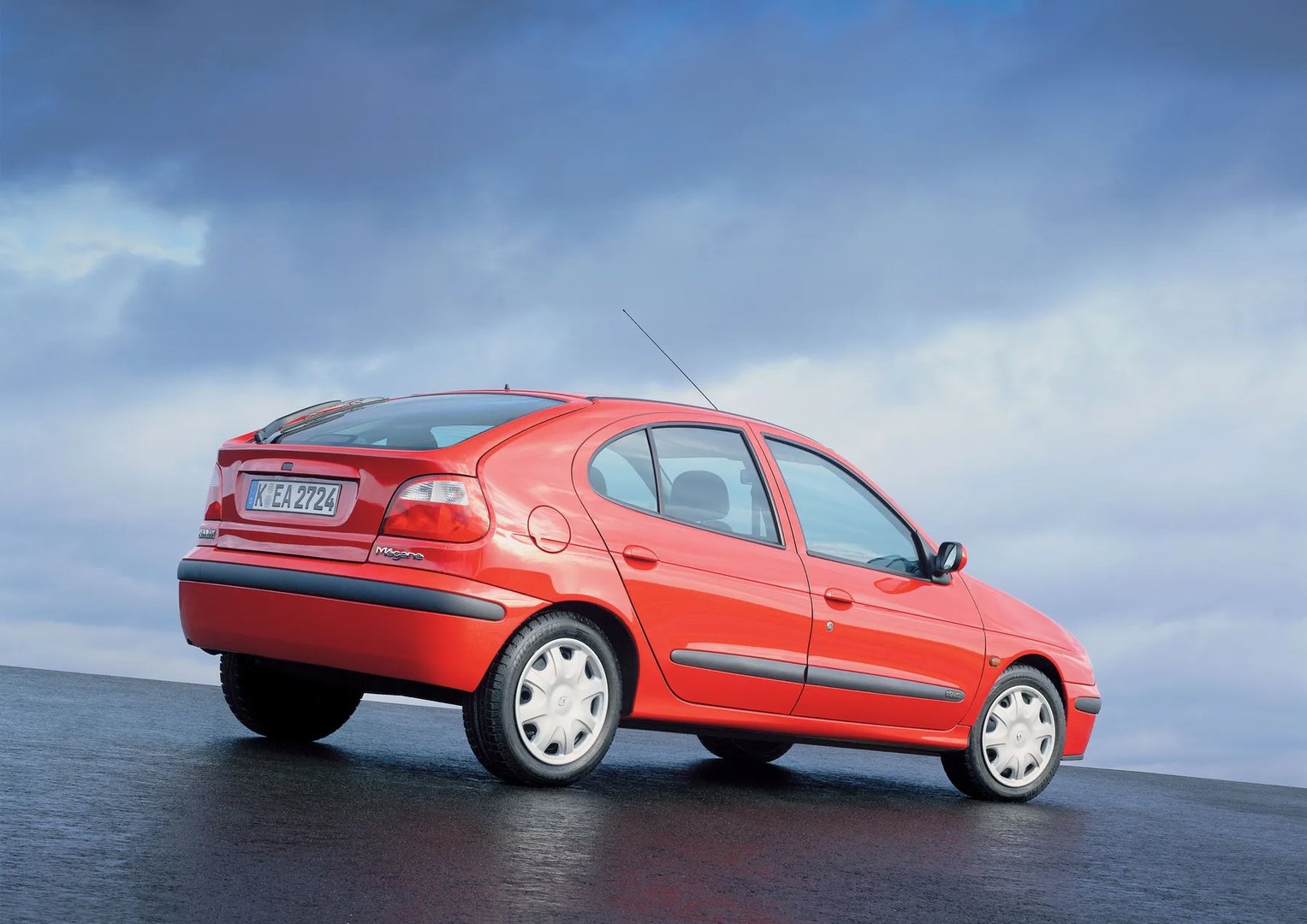 Renault_Megane_1_generation_restyling__Hatchback_5-door__1.jpg