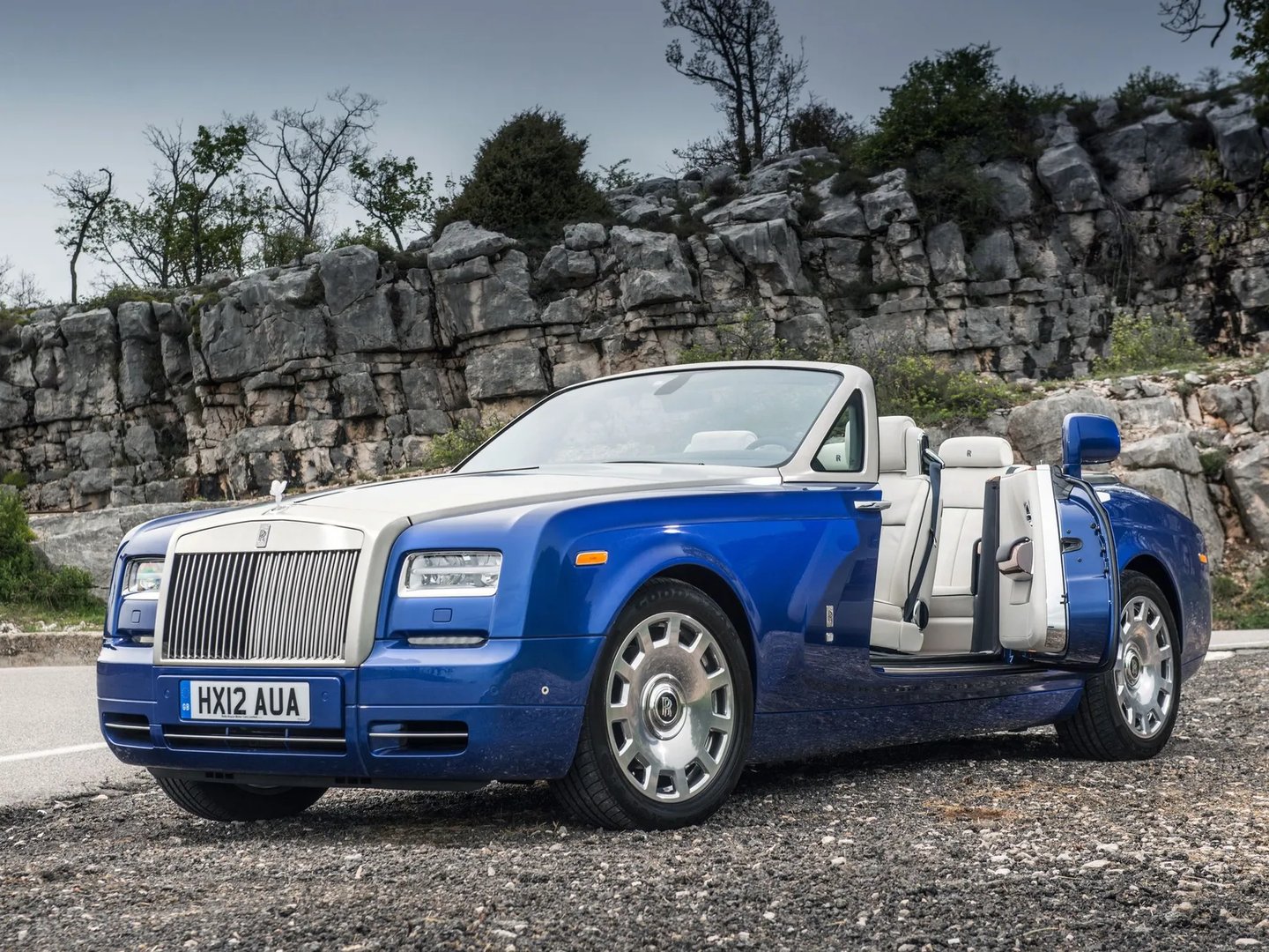 Rolls-Royce_Phantom_7_generation_restyling__Cabrio__3.jpg
