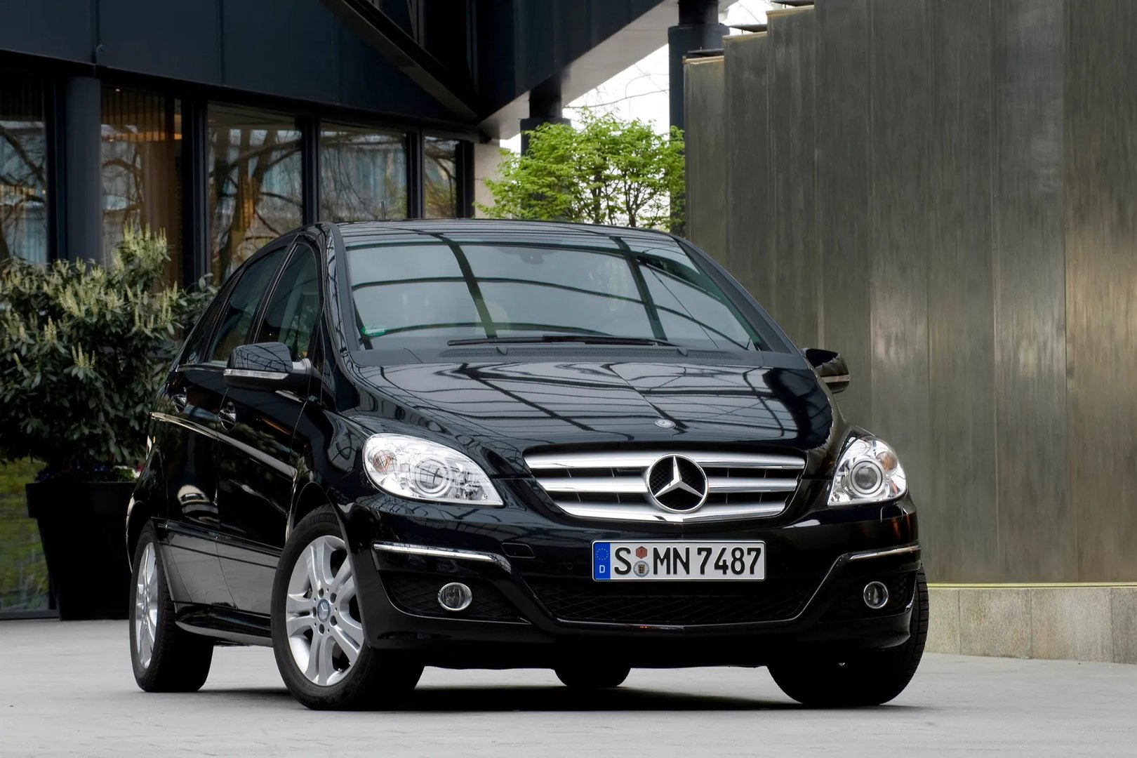 Mercedes_B-Class_1_generation_restyling__Hatchback_5-door__2.jpg