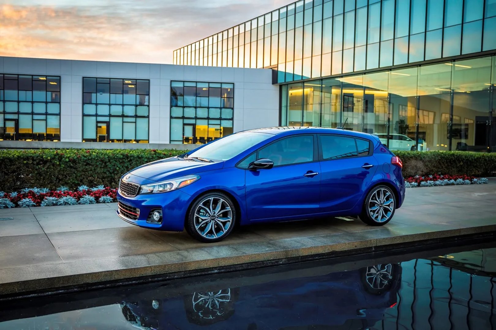 Kia_Forte_2_generation_restyling__Hatchback_5-door__4.jpg