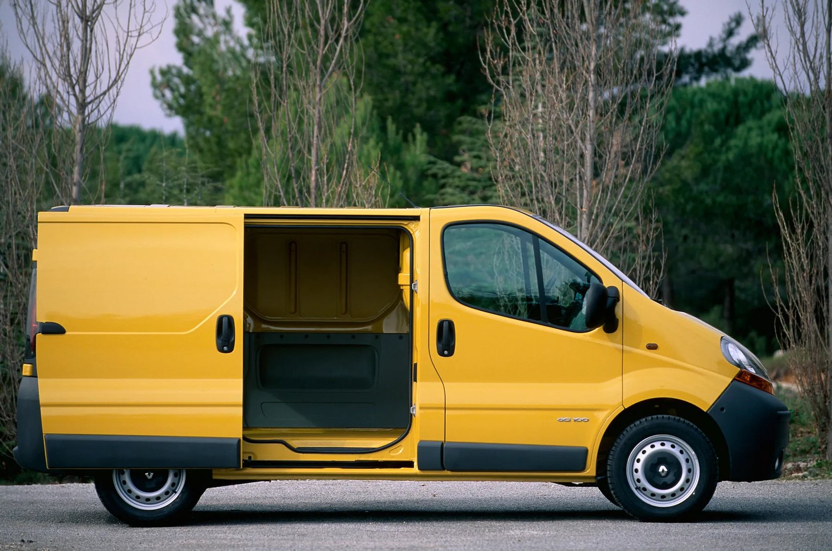 Renault_Trafic_2_generation__Van__6.jpg