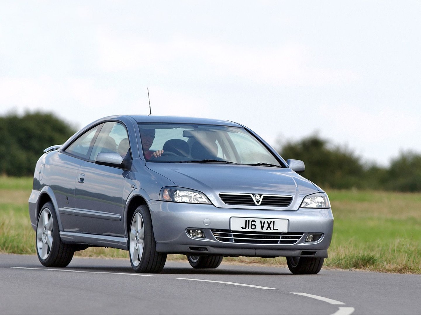 vauxhall_Astra_4_generation__Coupe__2.jpg