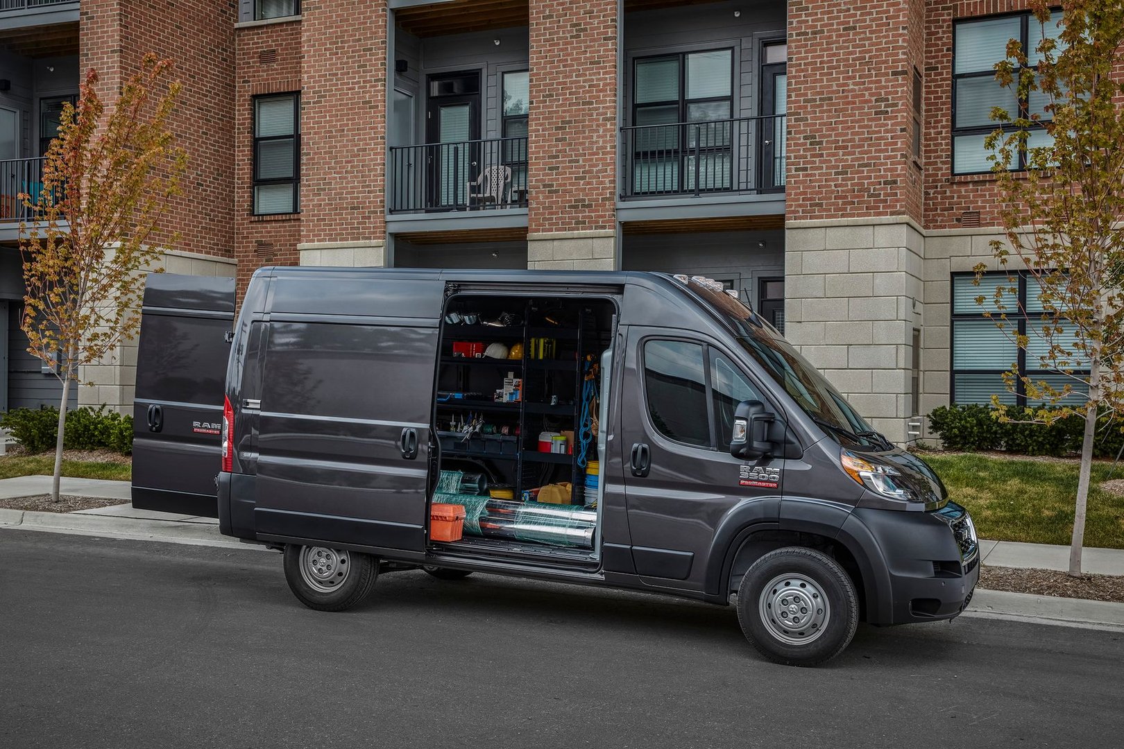 ram_Promaster_1_generation_restyling__Van_Long__23.jpg
