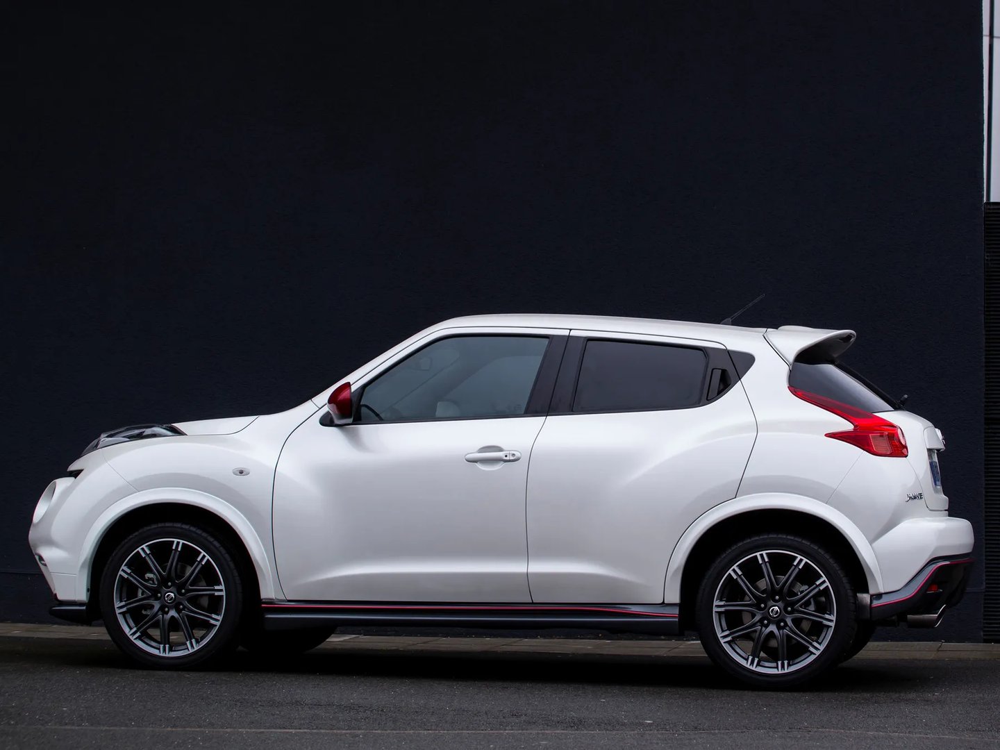 Nissan_Juke_Nismo_1_generation__SUV_5-doors__10.jpg