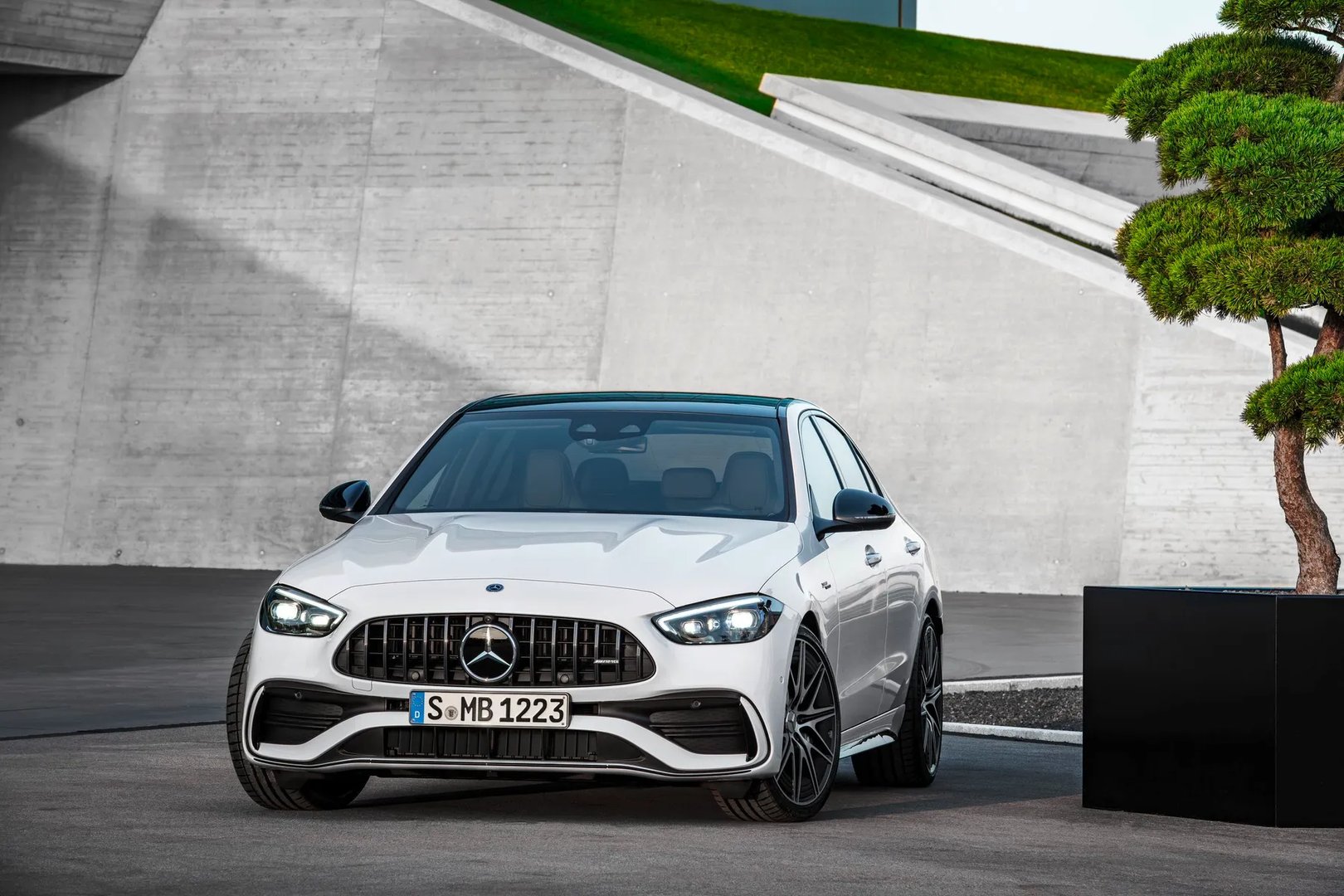 Mercedes_C-Class_AMG_5_generation__Sedan__3.jpg