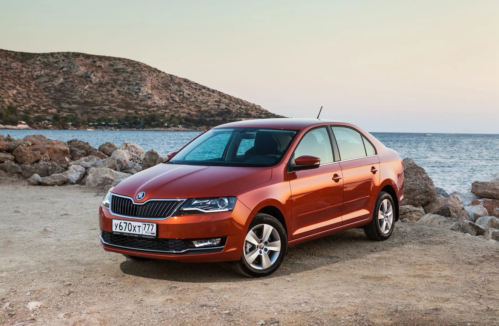 Skoda Rapid 1 generation, restyling  Liftback