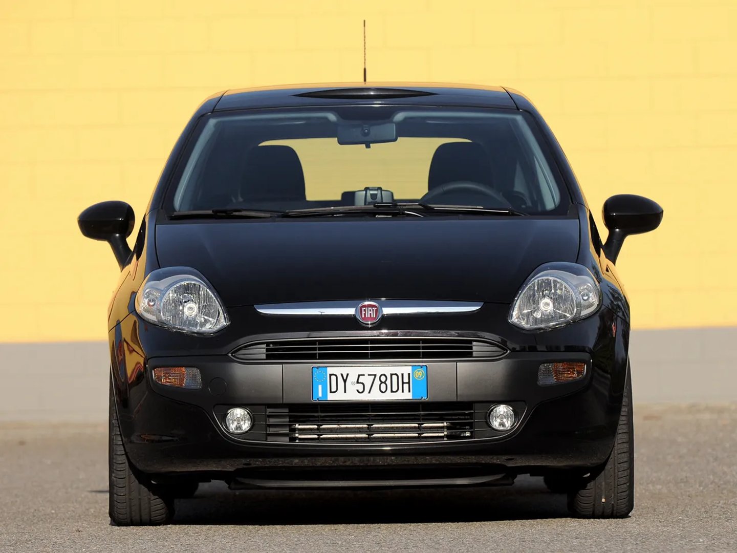 Fiat_Punto_3_generation_restyling__Mini_5-doors__4.jpg