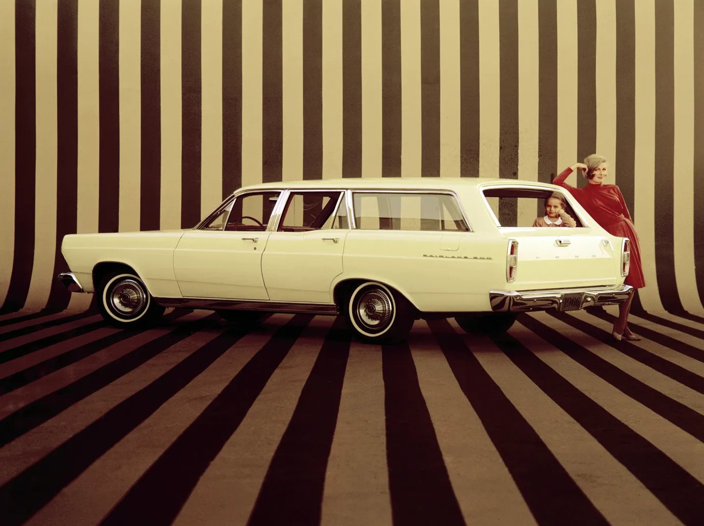 Ford_Fairlane_5_generation__Estate_5-door__2.jpg
