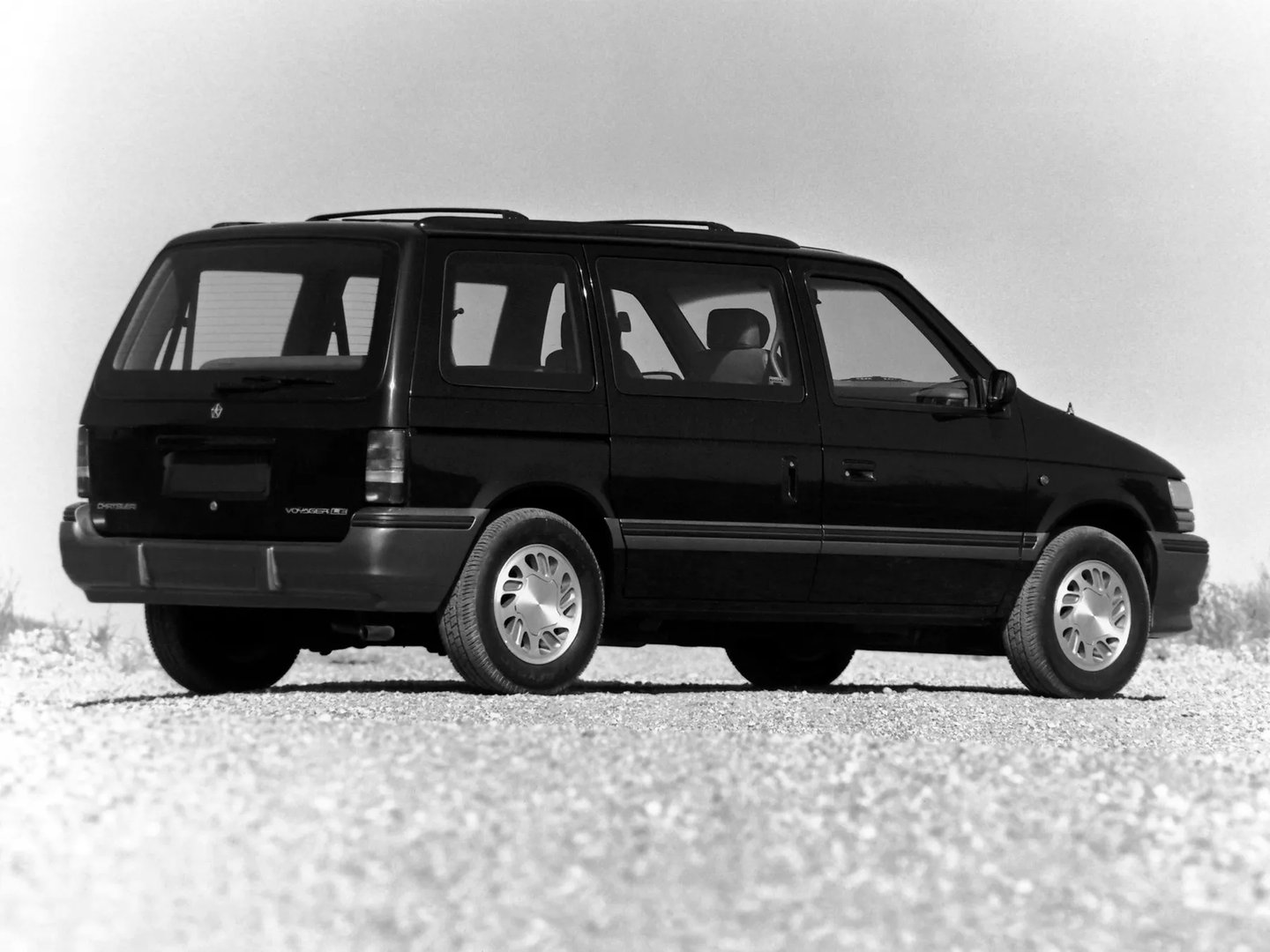 Chrysler_Grand_Voyager_2_generation__Minivan__1.jpg