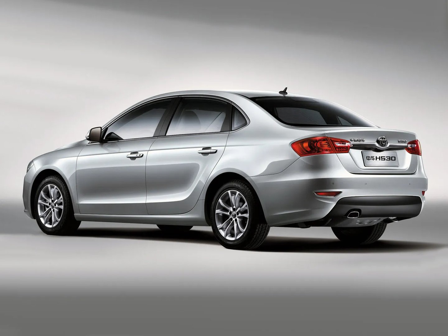 Brilliance_H530_1_generation__Sedan__10.jpg