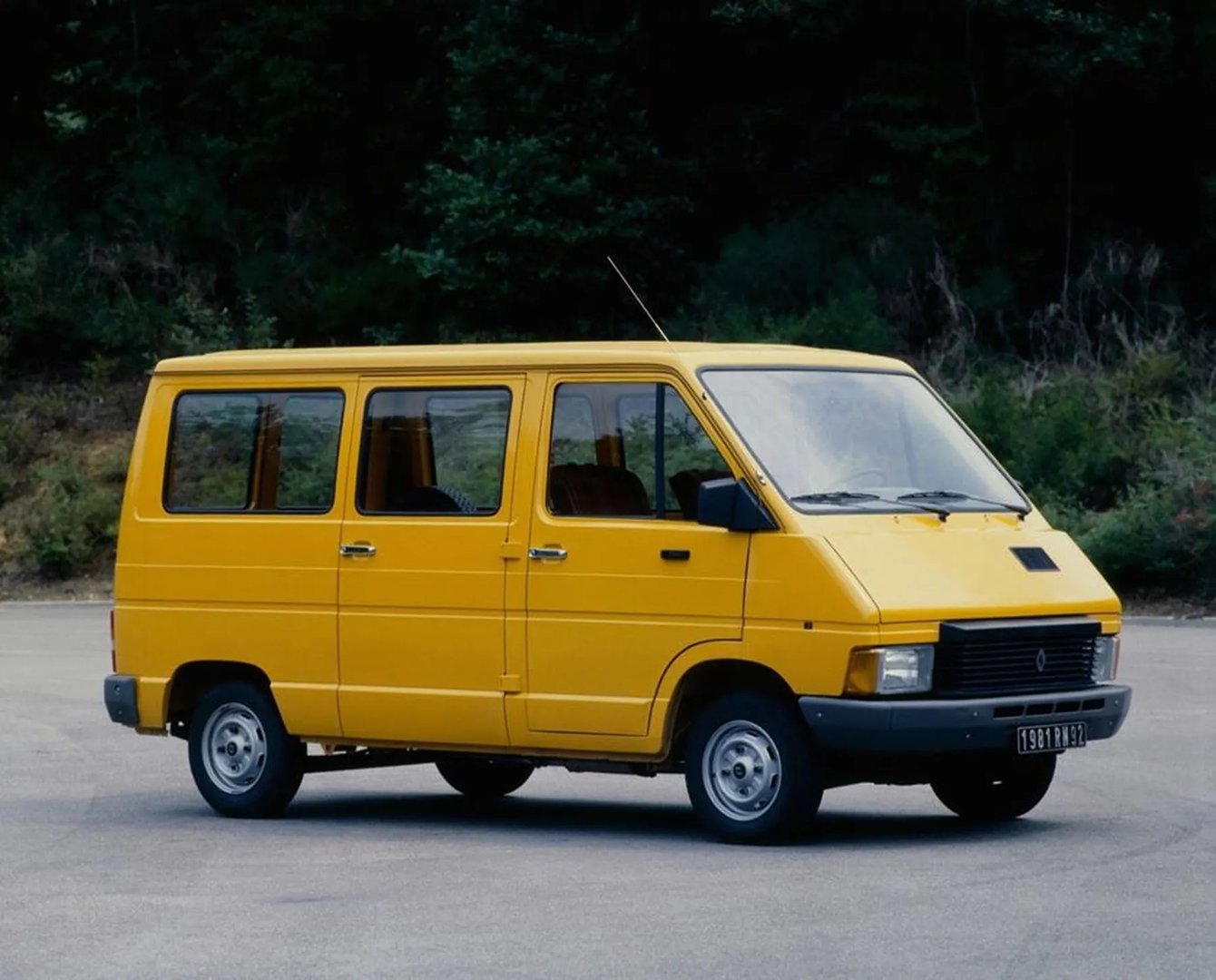 Renault_Trafic_1_generation__Minivan__1.jpg