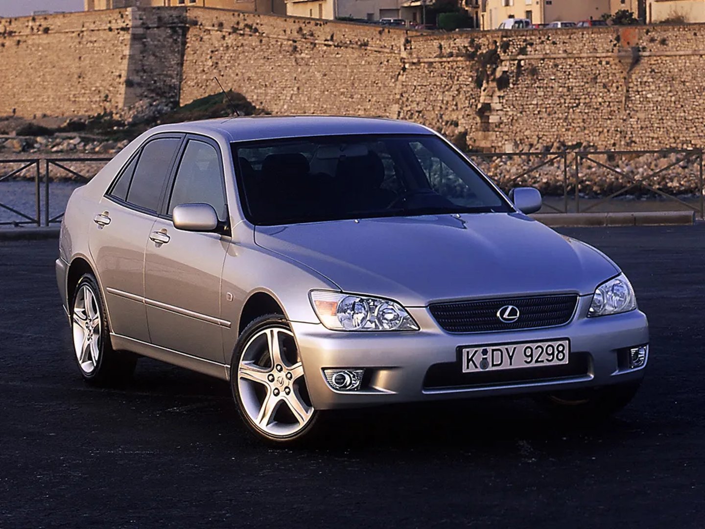 Lexus_IS_1_generation__Sedan__3.jpg