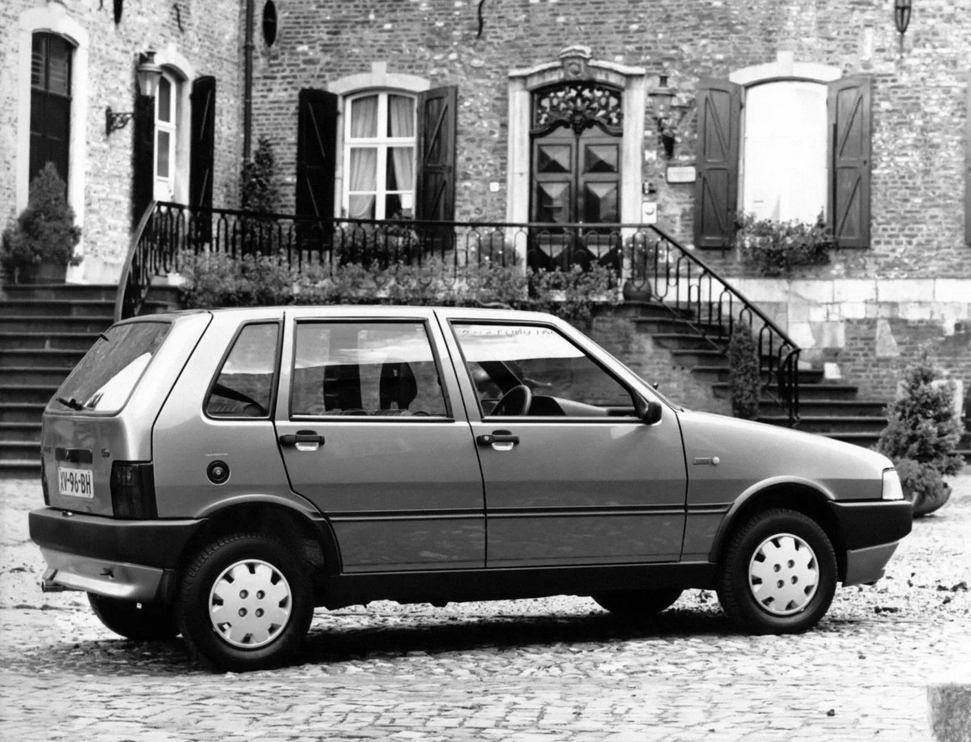 Fiat_Uno_1_generation_restyling__Mini_5-doors__3.jpg
