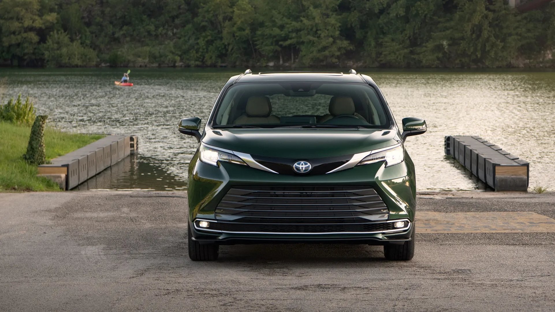 Toyota_Sienna_4_generation__Minivan__13.jpg