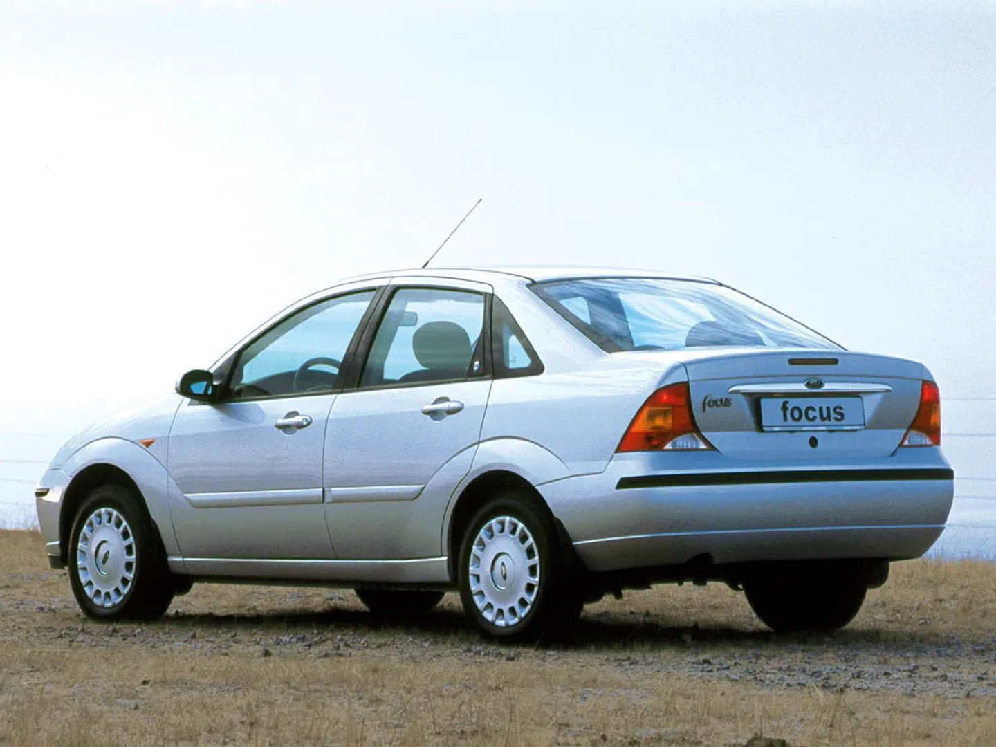 Ford_Focus_1_generation_restyling__Sedan__4.jpg