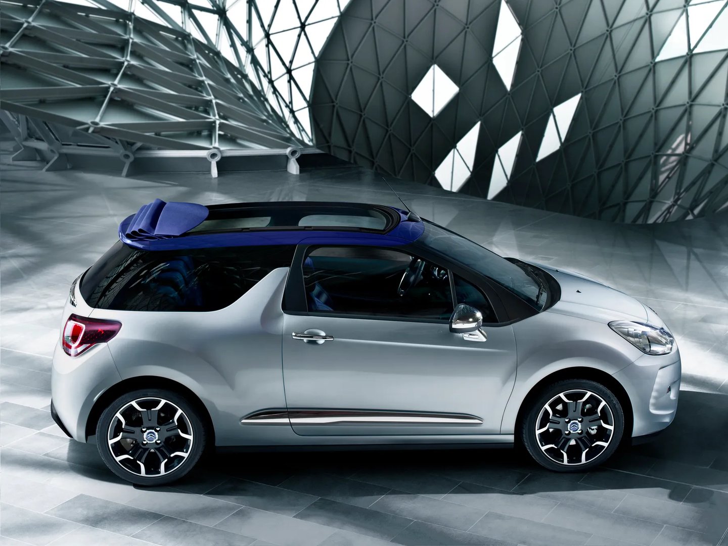 Citroen_DS3_1_generation__Cabrio__3.jpg
