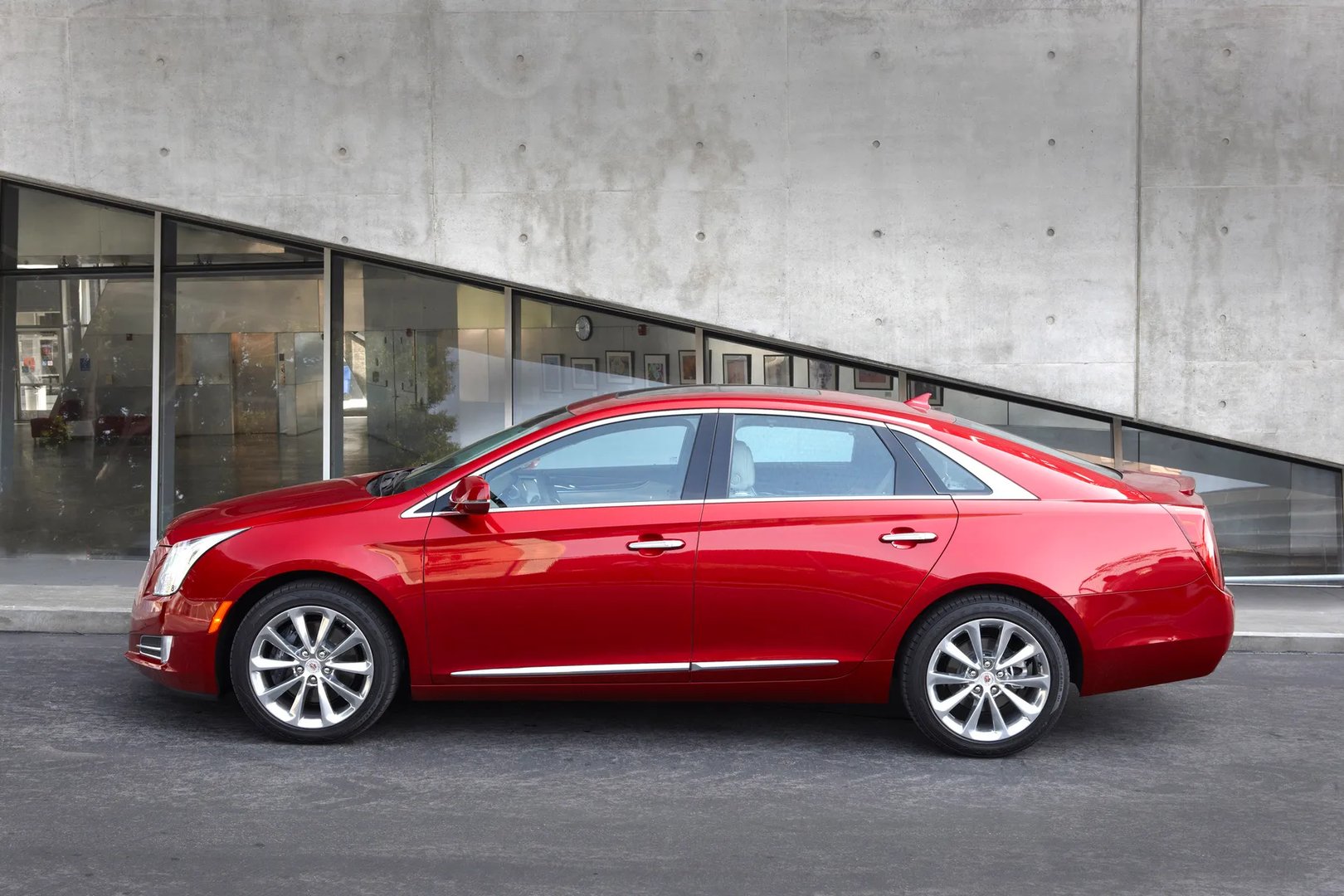 Cadillac_XTS_1_generation__Sedan__4.jpg