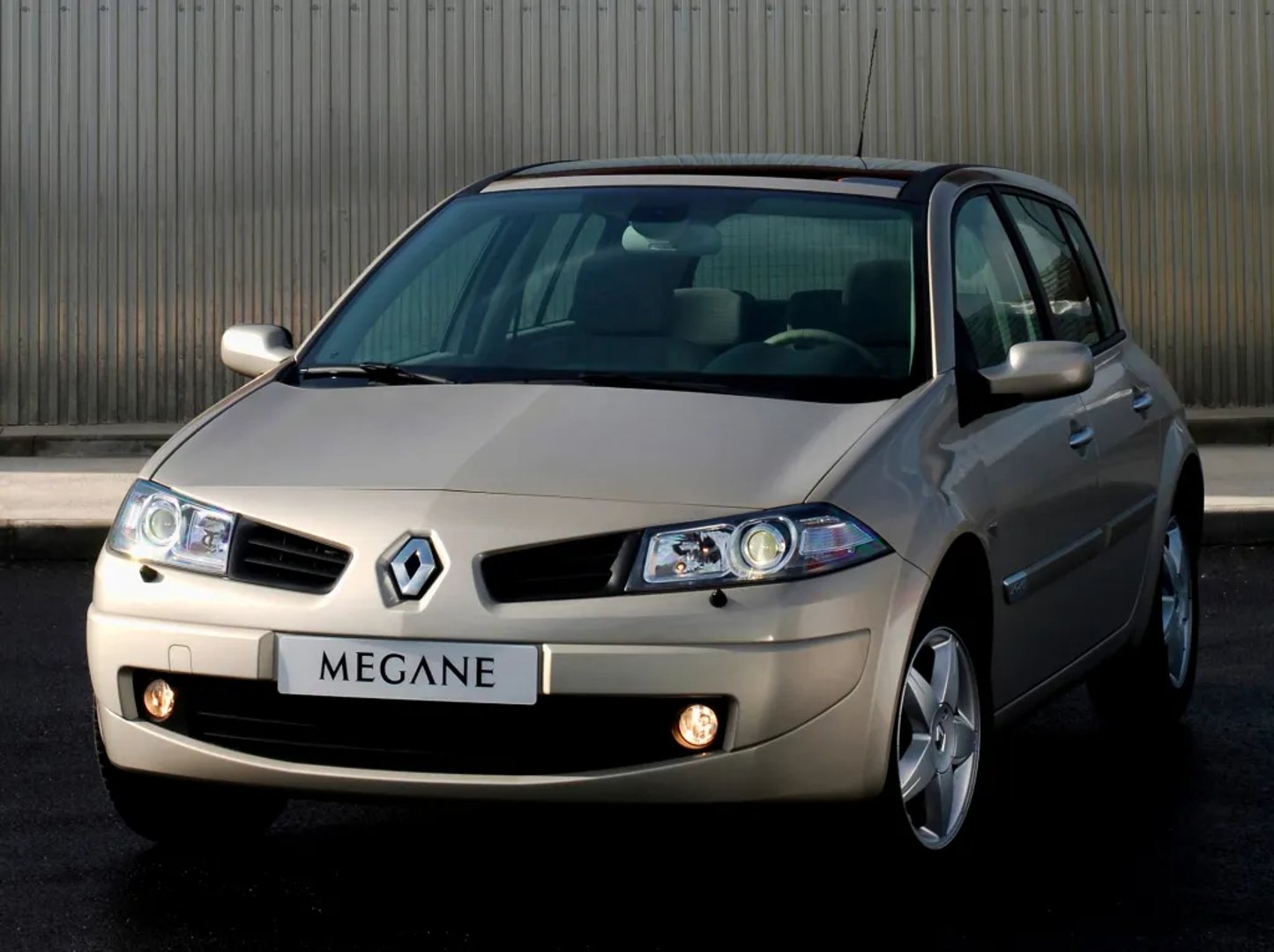 Renault_Megane_2_generation_restyling__Hatchback_5-door__2.jpg