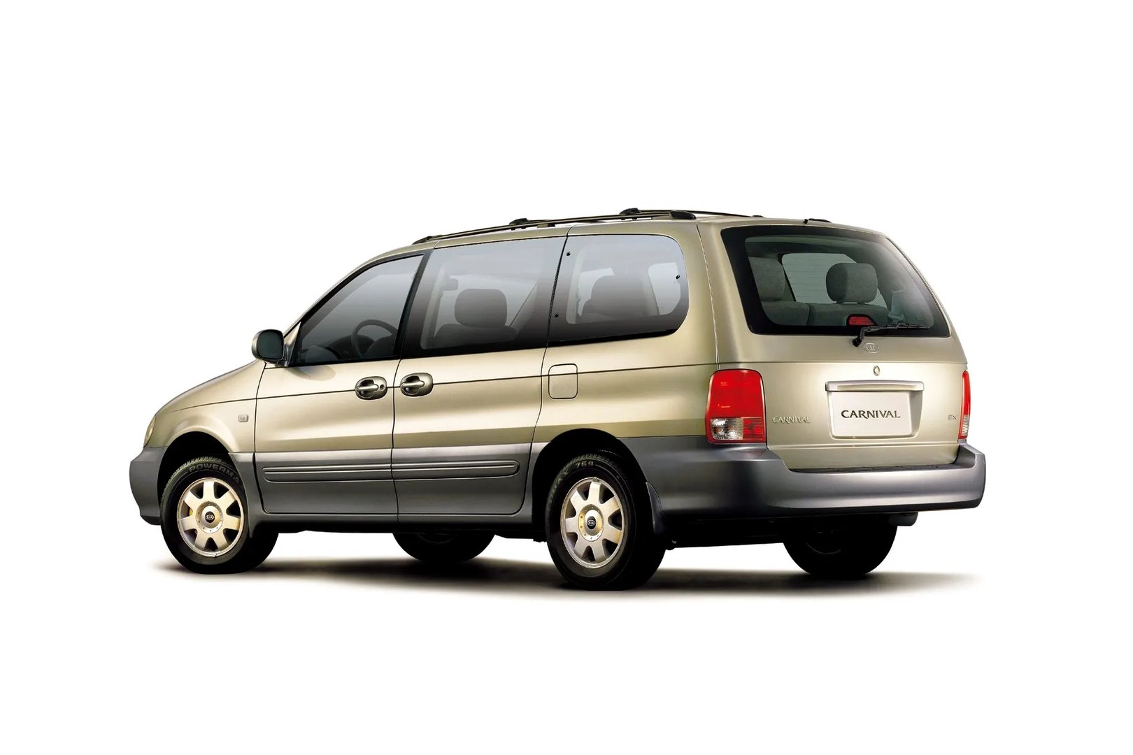 Kia_Carnival_1_generation_restyling__Minivan__12.jpg