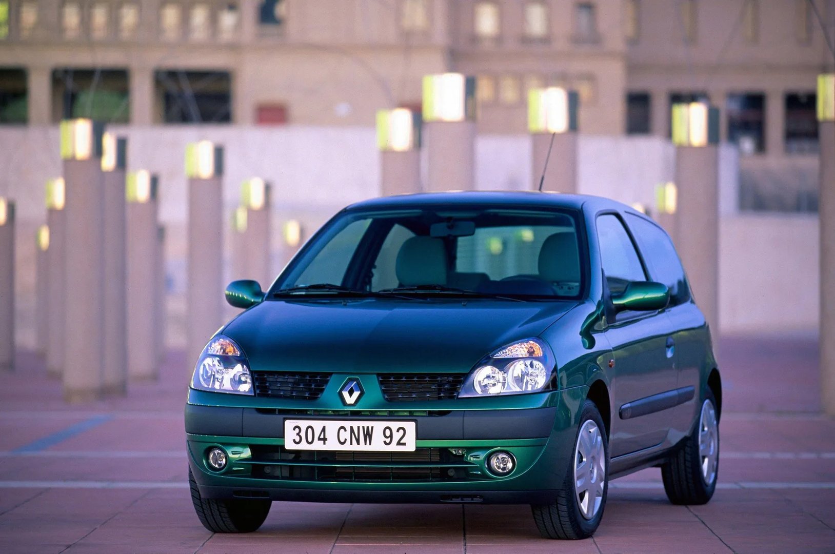 Renault_Clio_2_generation_restyling_2__Mini_3-doors__5.jpg