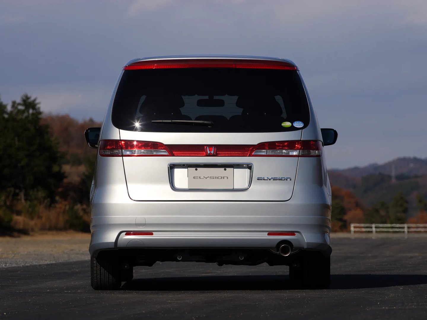 Honda_Elysion_1_generation_restyling__Minivan__3.jpg