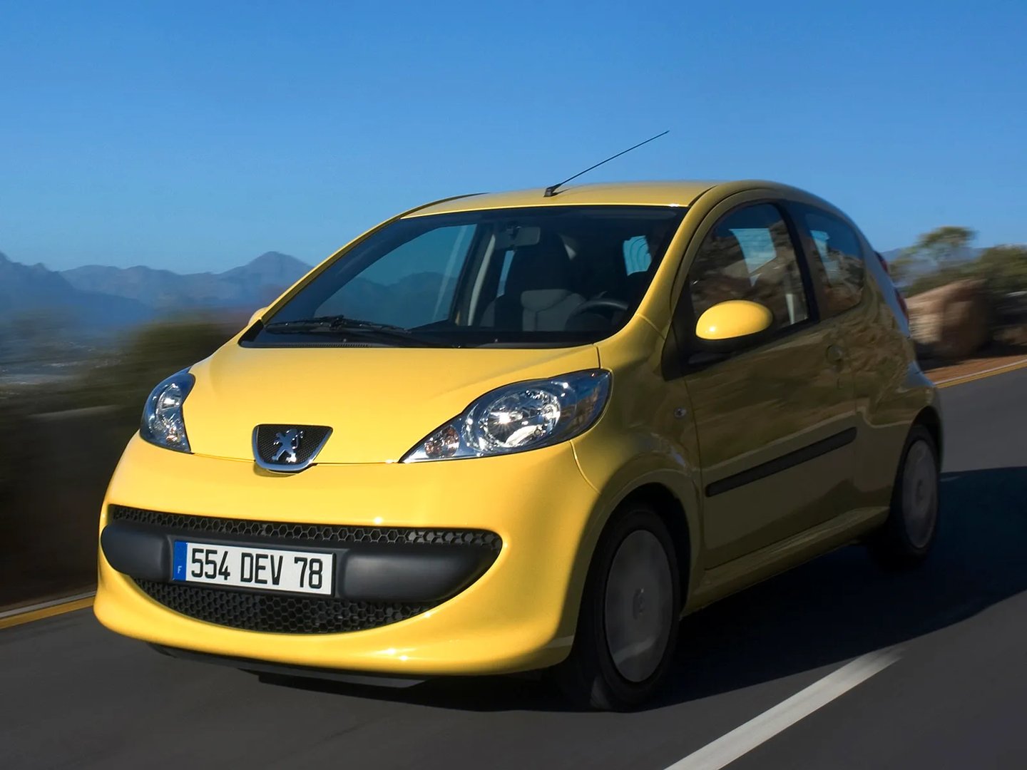 Peugeot_107_1_generation__Mini_3-doors__9.jpg