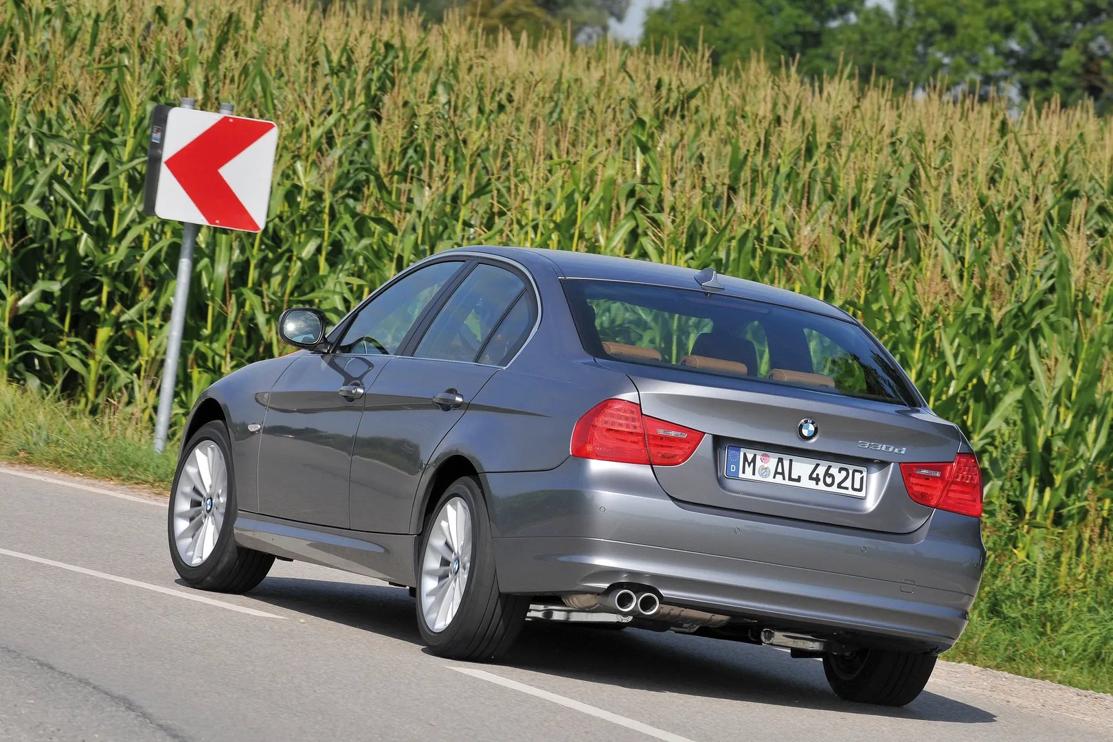 BMW_3_series_5_generation_restyling__Sedan__11.jpg