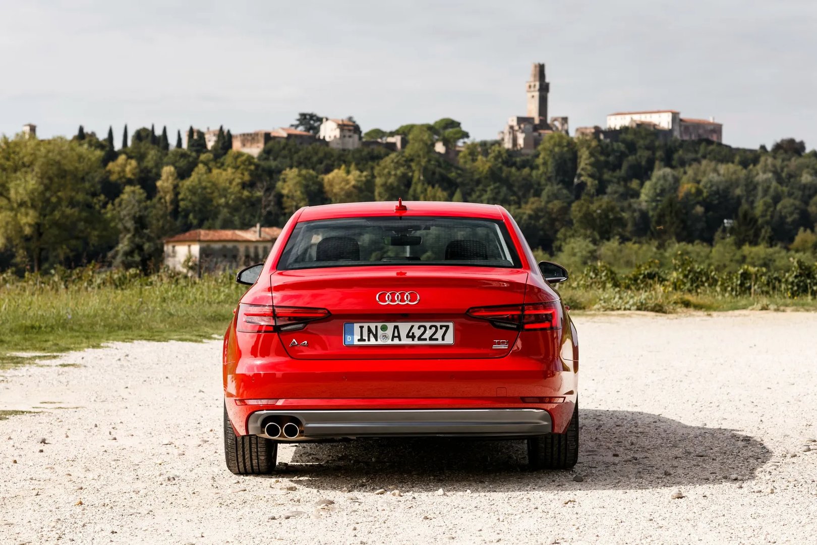 Audi_A4_5_generation__Sedan__10.jpg