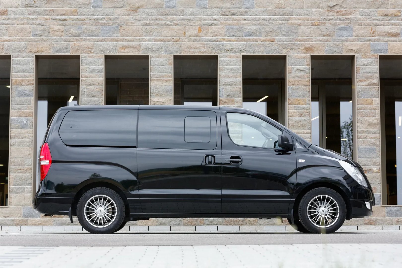 Hyundai_i800_2_generation_restyling_2__Minivan__2.jpg