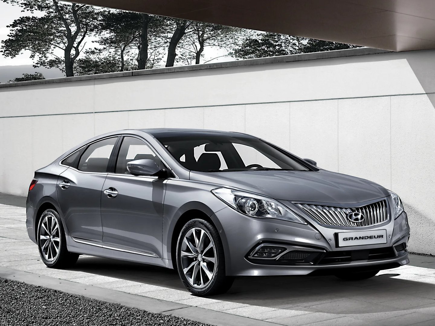 Hyundai_Grandeur_5_generation_restyling_2__Sedan__6.jpg
