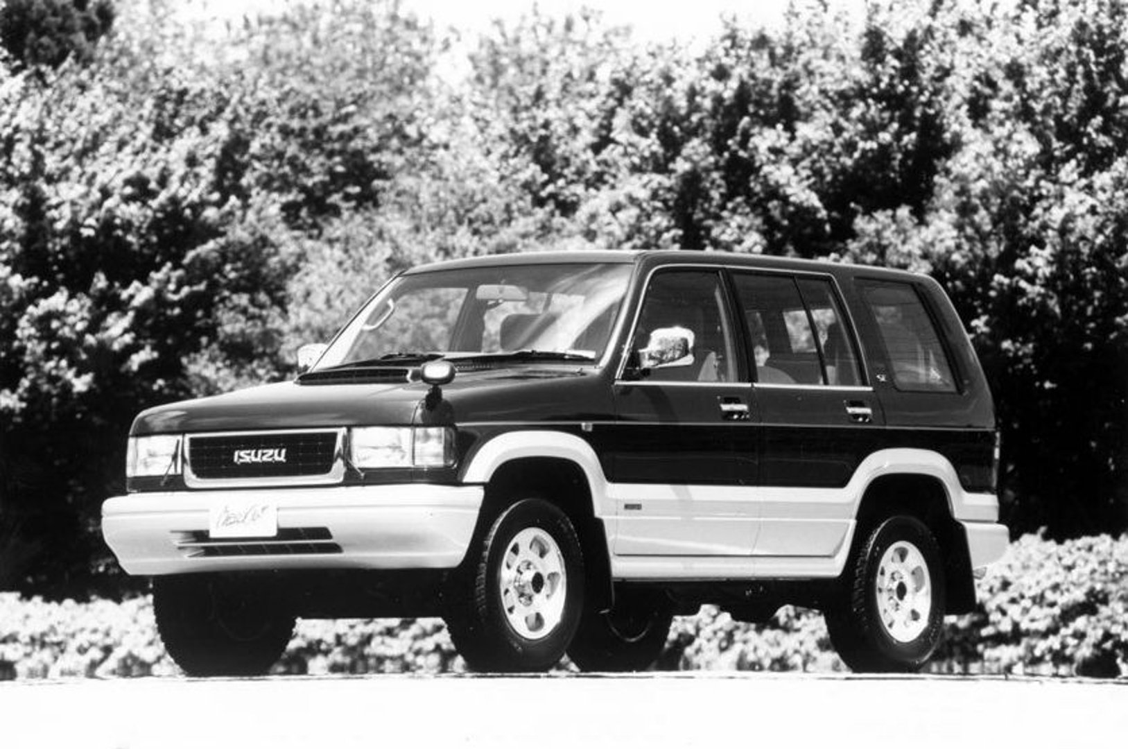 isuzu_Bighorn_2_generation__SUV_5-doors__2.jpg