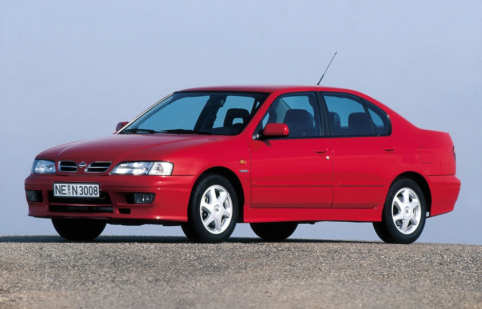 Nissan Primera 2 generation  Sedan