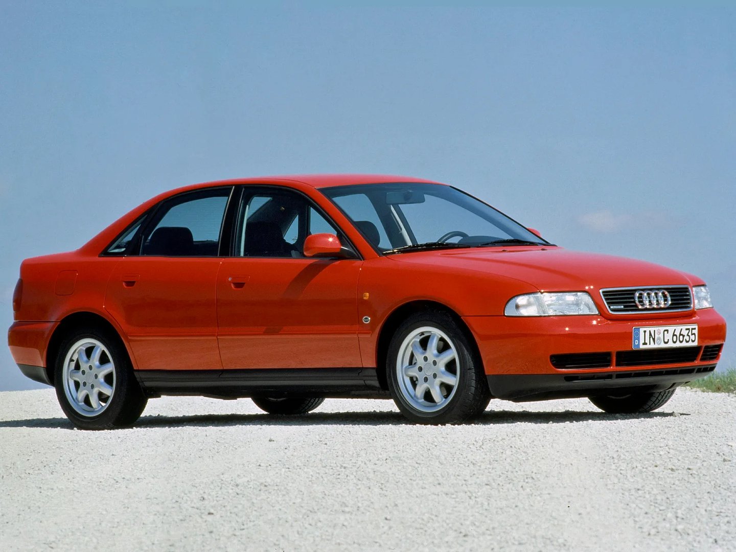 Audi_A4_1_generation__Sedan__7.jpg