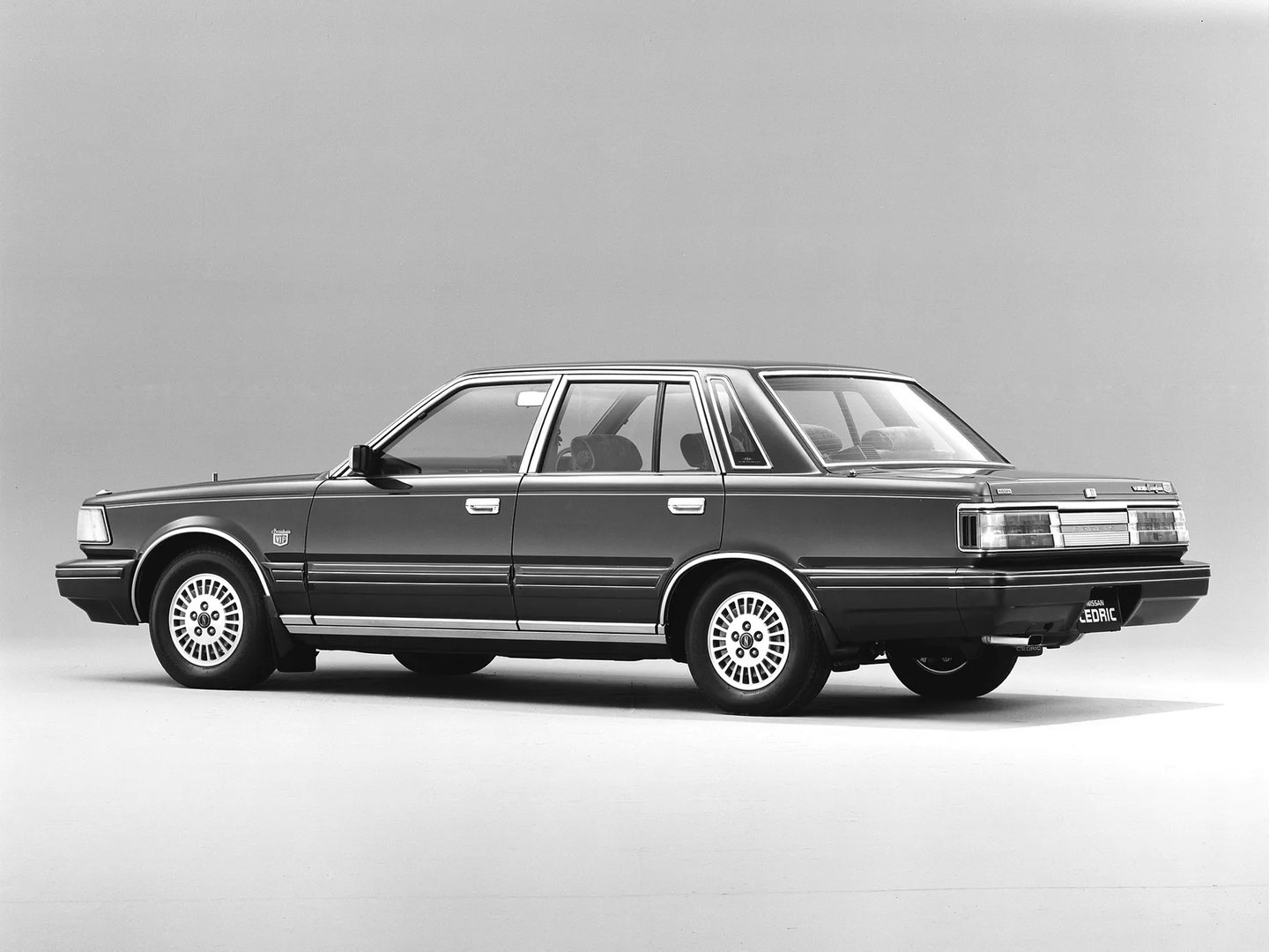 Nissan_Cedric_6_generation__Sedan__2.jpg
